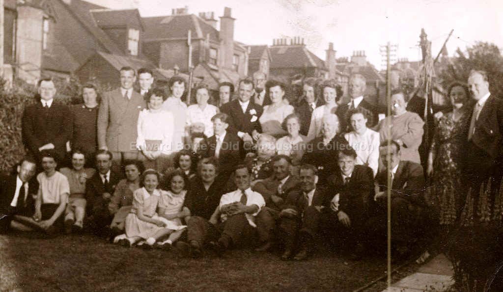 Anne Davie's wedding at Johnson Drive 5th June 1950.JPG (414112 bytes)